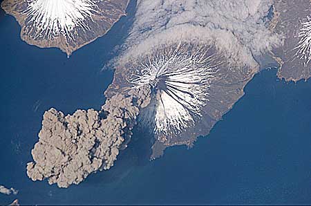 Вулкан Cleveland - снимок островов из космоса 
