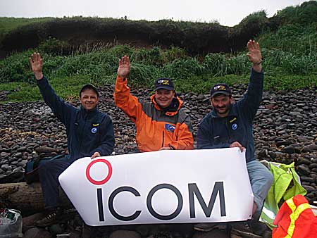 Участники кспедиции KL7DX - N3QQ, RA3NAN, UA9OBA с флагом спонсора