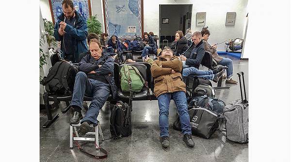 Журналисты, застрявшие в аэропорту Лиссабона
