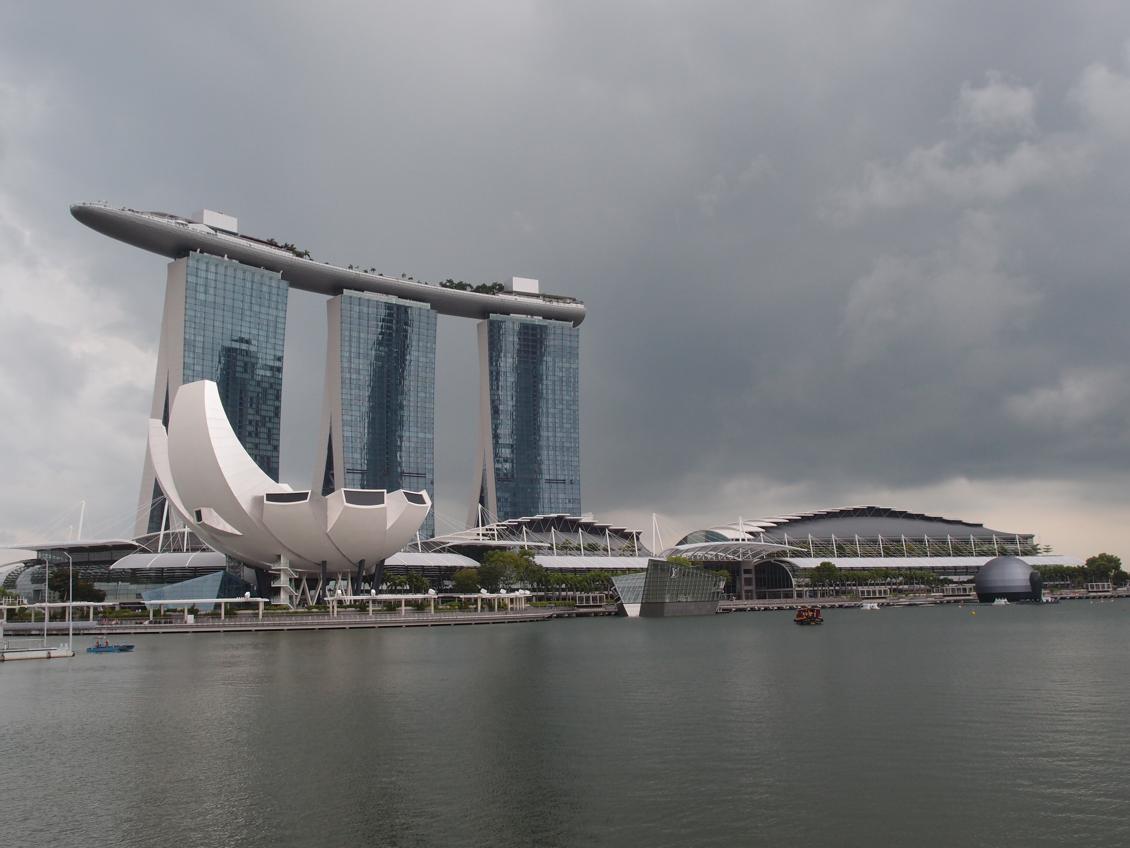 Сингапур - вид на гостиницу  Marina Bay Sands